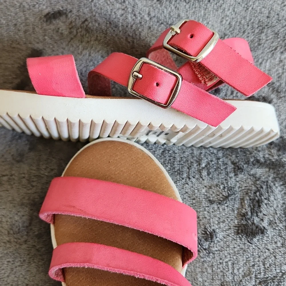 Cat & Jack, Girl's, Sz 7, Sandle, Salmon Color, 2 Buckles Adjustable - Picture 3 of 9